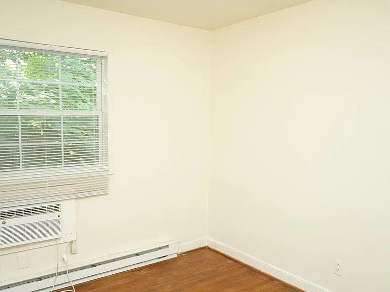 1204 Carlton Ave — Photo 12