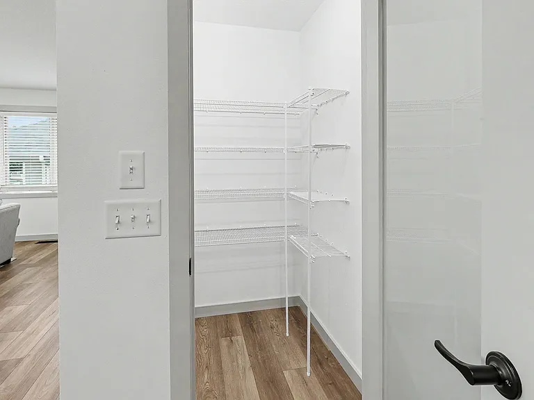 1009 E 6th St — Photo 5