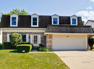 1359 Gail Dr, Buffalo Grove, IL