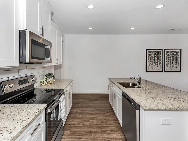 Twin Oaks Townhomes — Photo 7