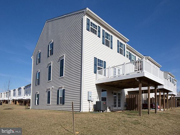 5th image of 111 Hornbeam Dr