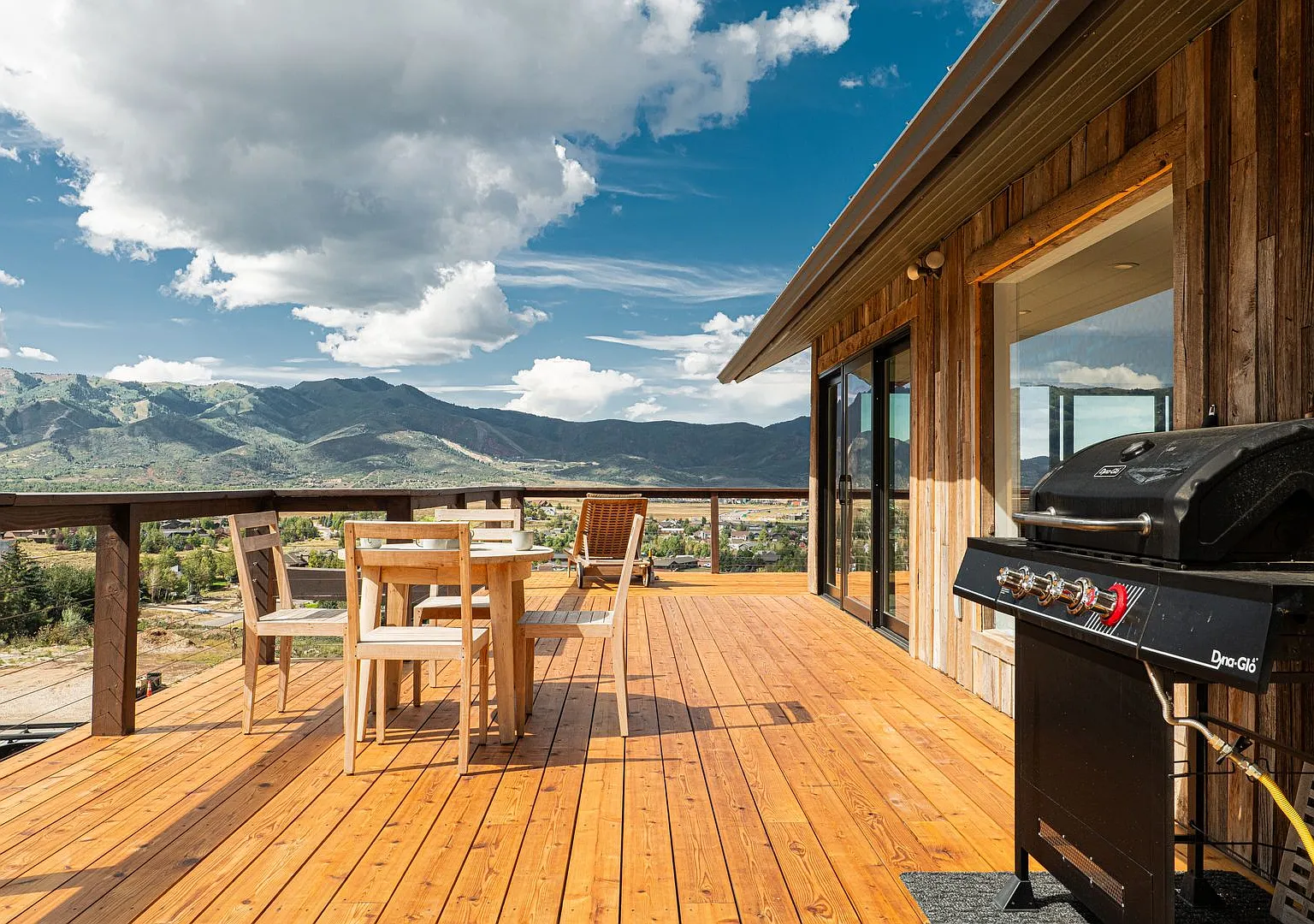 Luxury Highland Estates Home — Photo 4