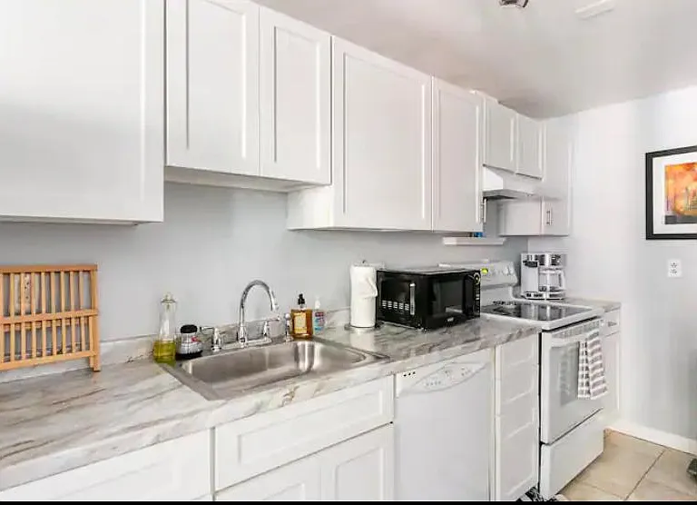 620 7th St NE #B — Photo 8