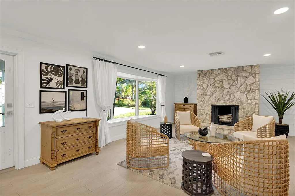 3 bed, 2.0 bath, 1858 sqft, $13,000 — Photo 3