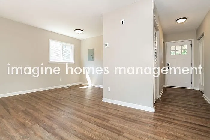 34111 Bainbridge Rd — Photo 4