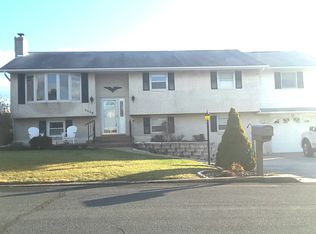 5528 Louise Ln, Northampton, PA 18067