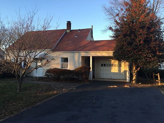 3rd image of 7 Peachtree Ln
