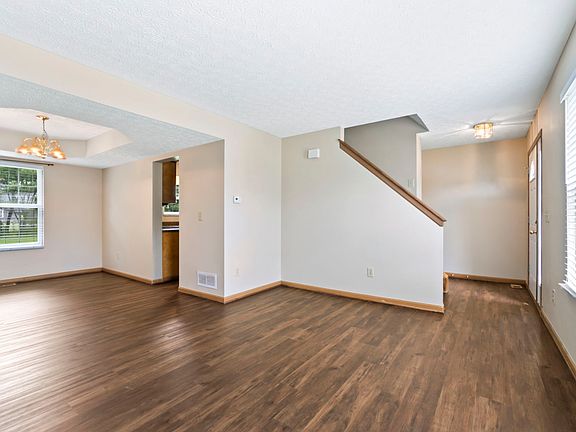 3rd image of 473 Wynridge Dr