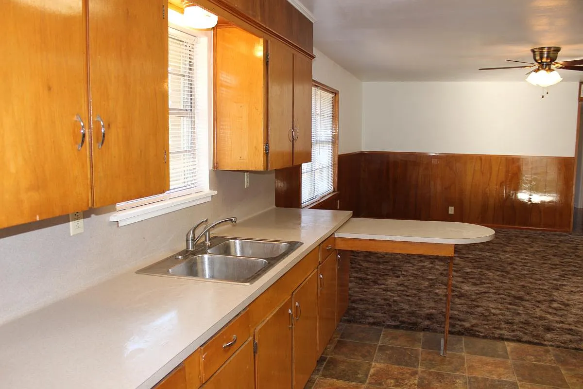 3 bed, 1802 sqft, $1,400 — Photo 2