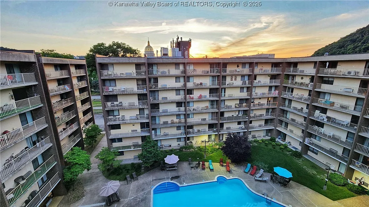2106 Kanawha Blvd E APT 727 photo 1