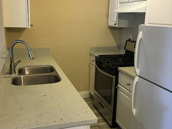 4th image of 1253 N Las Palmas Ave APT 4