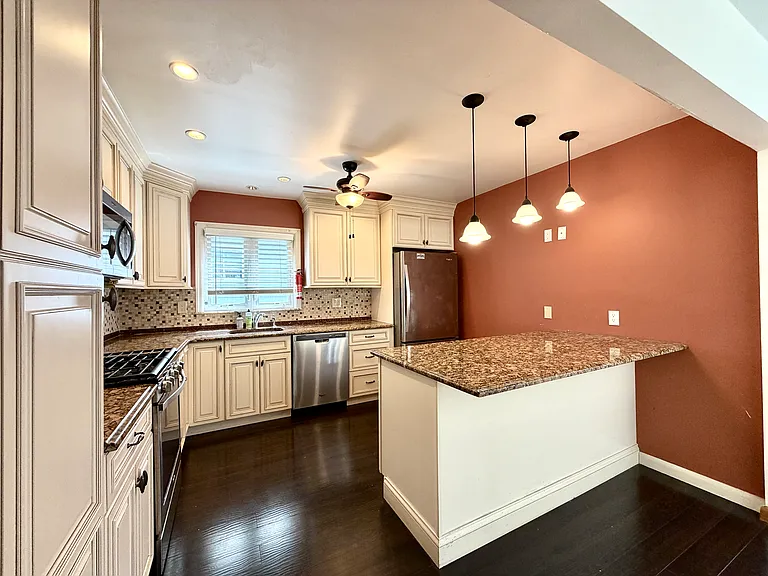 51 W 3rd St #1 — Photo 16