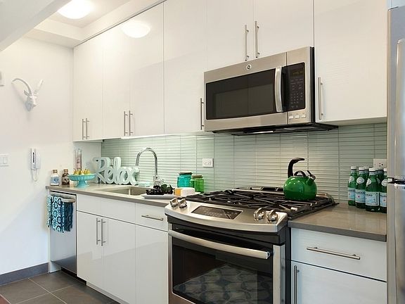 4th image of 81 Fleet Pl APT 12H