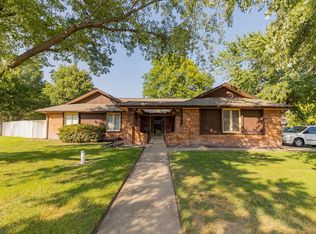 1495 N Valleyview Ct, Wichita, KS 67212