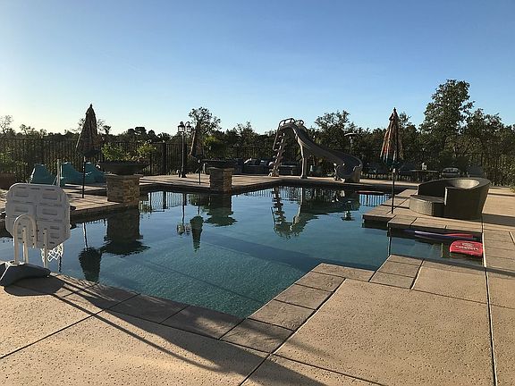 4th image of 9100 Woodview Dr