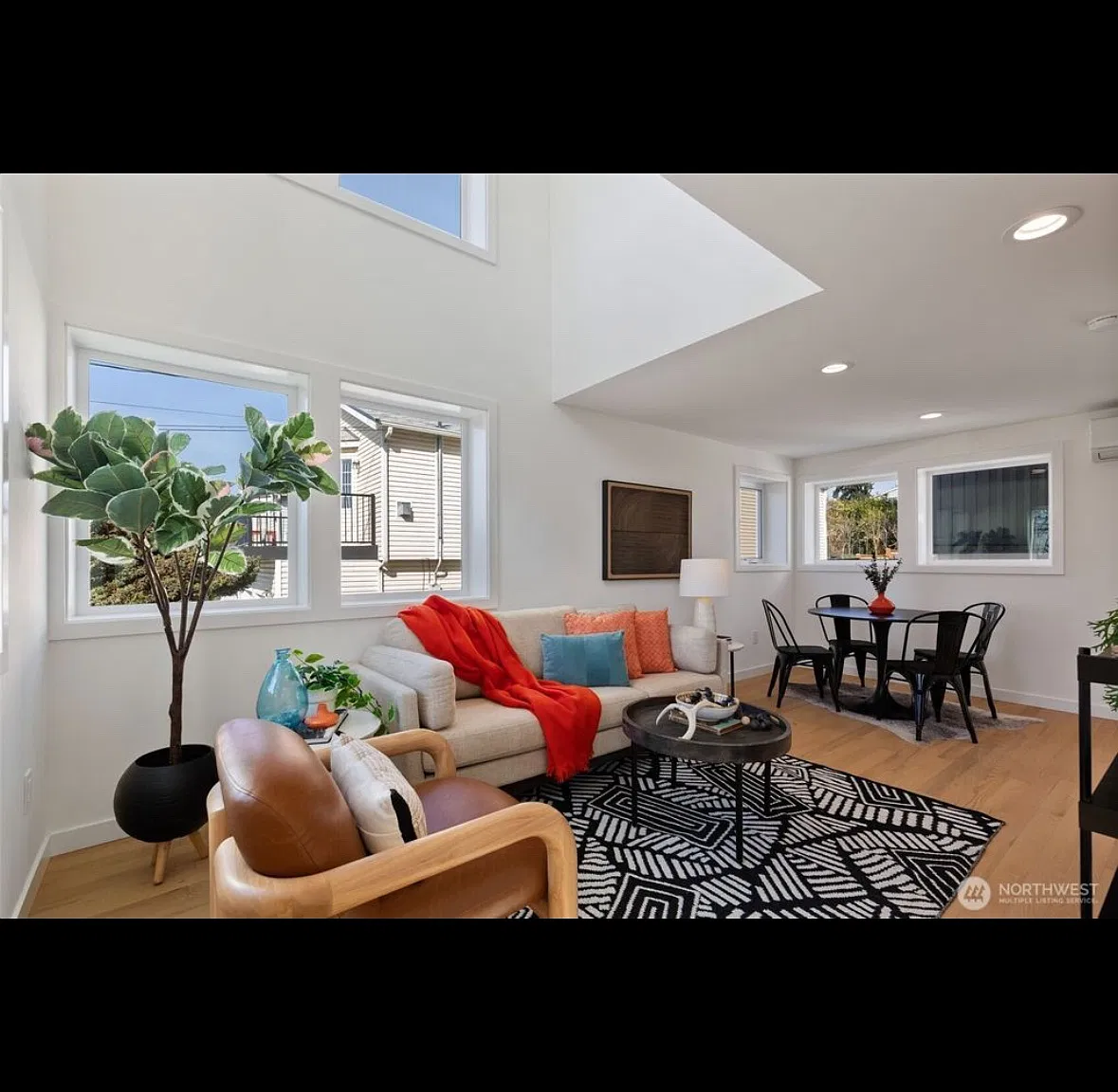 3 bed, 2.5 bath, 1580 sqft, $3,650 — Photo 3