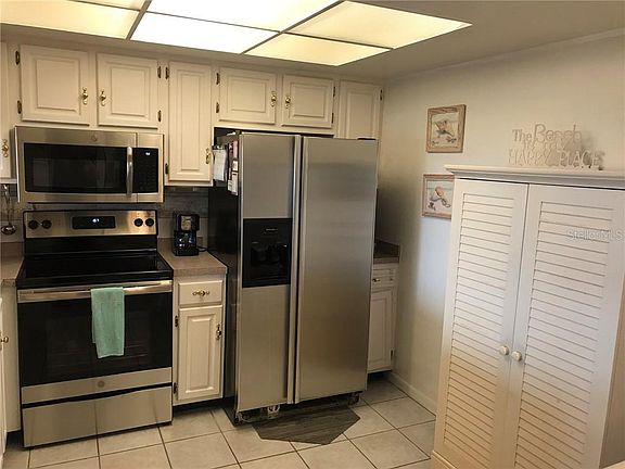 4th image of 106 1st St E APT 304