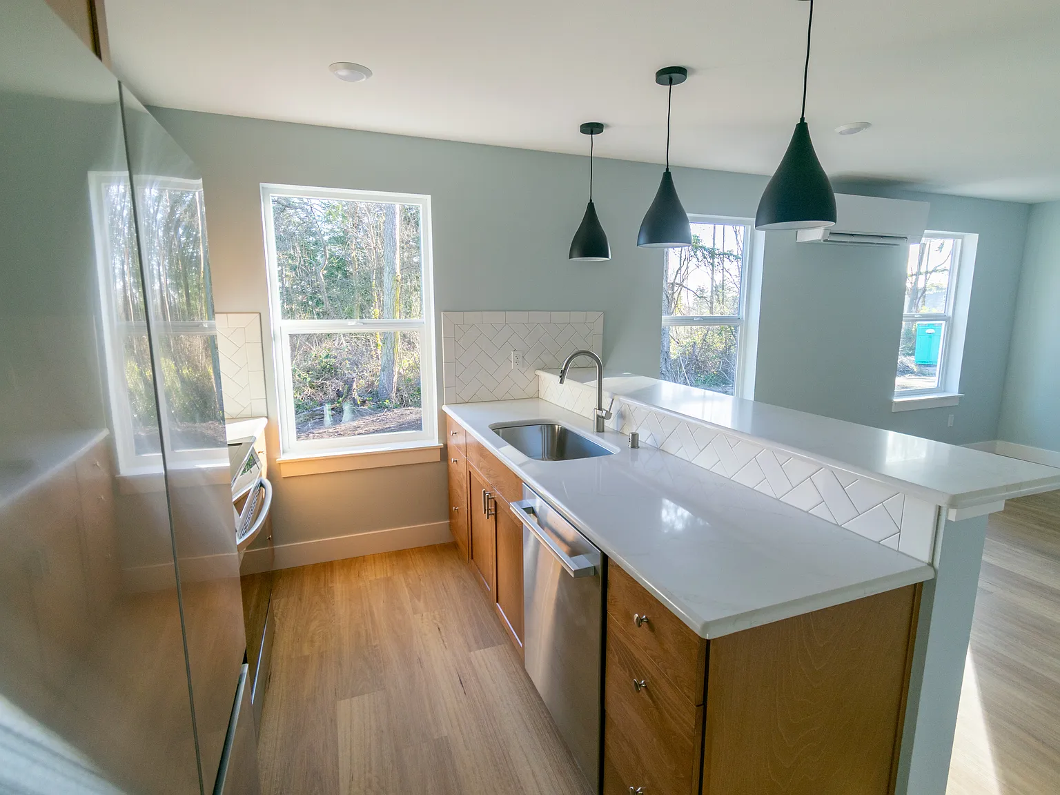 2 bed, 800 sqft, $2,100 — Photo 2