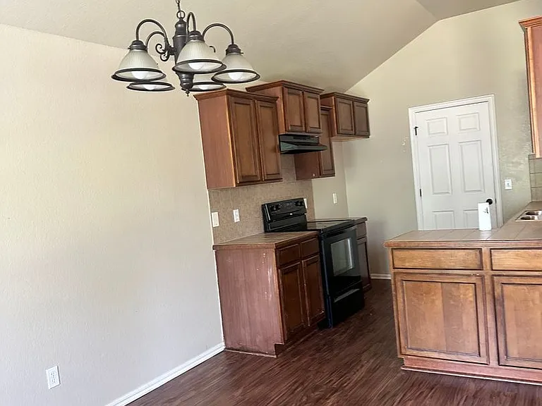 9312 Peachtree Ln — Photo 5