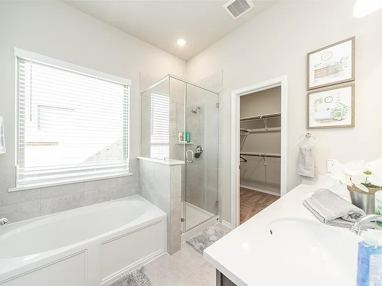 1915 Meadow Trail Dr — Photo 16
