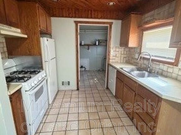 2nd image of 844 Kettering Ave