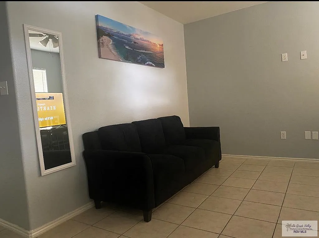 2 bed, 1.0 bath, 1500 sqft, $1,400 — Photo 4