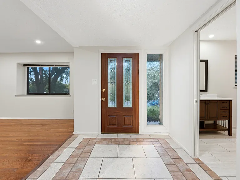 8607 Norwich Dr — Photo 5