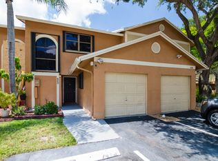 620 NW 105th Way, Pembroke Pines, FL 33026