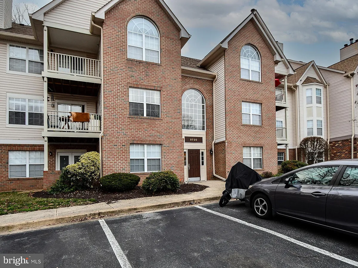 Building Photo - 9720 Lake Pointe Ct #102