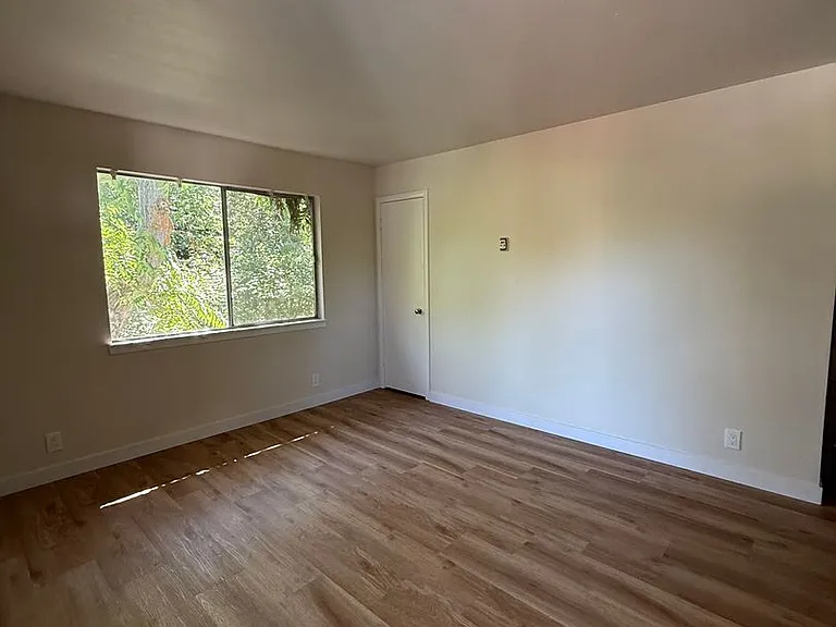 750 B St #1-16 — Photo 2