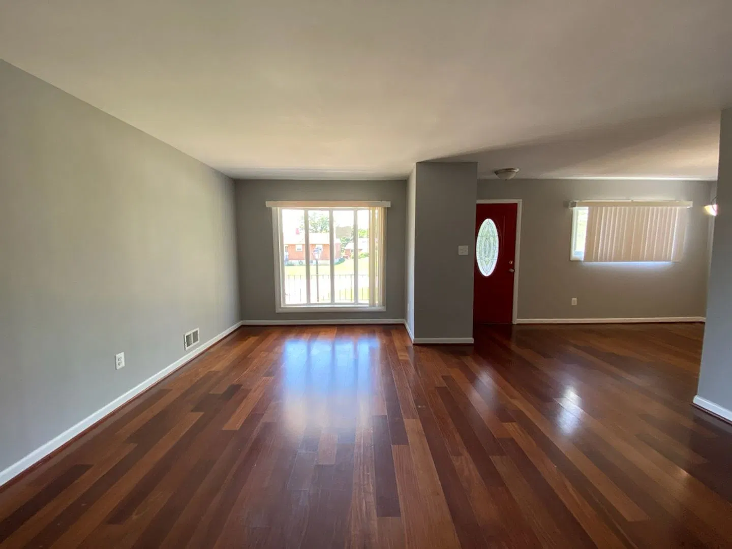 Baltimore - 4 Bedrooms and 2 baths Available! — Photo 3