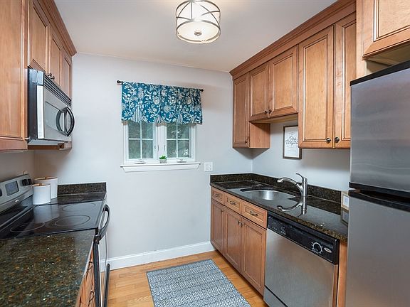 3rd image of 9 Adam St APT 11