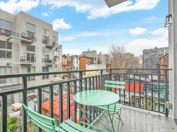 89 Montrose Avenue image 9 of 10