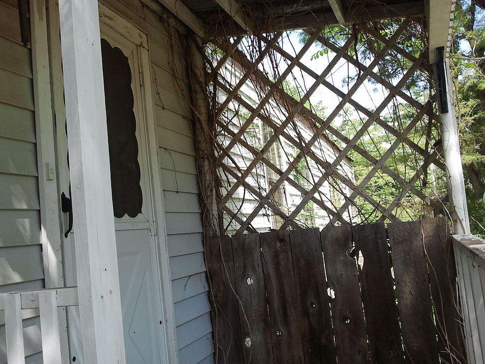 2nd image of 600 E Oklahoma St