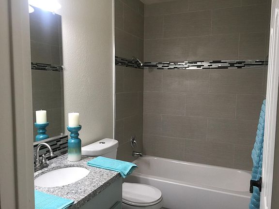 4th image of 1019 N Peach Ave #D175