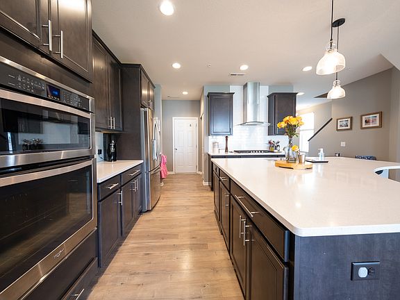3rd image of 725 Wildflower Ln