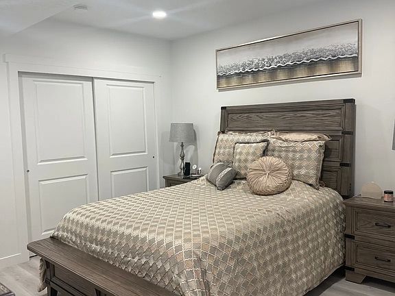 4th image of 1663 E Thorpe Dr #1