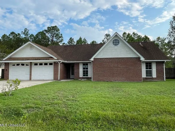 809 Rue De Lasalle St, Waveland, MS 39576