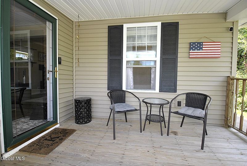 4th image of 19 Glenmore Road