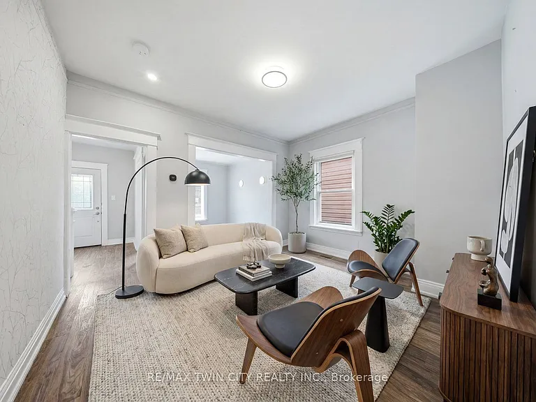 76 N Grey St E — Photo 9
