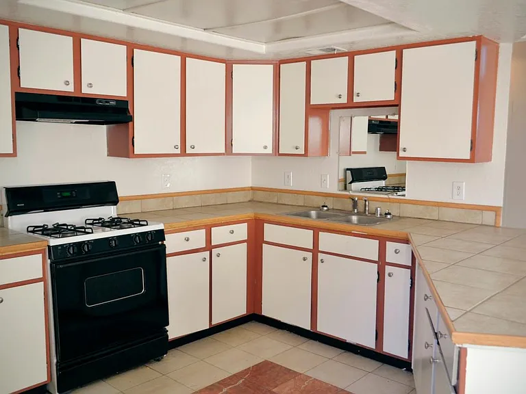 455 Sellers Pl — Photo 5