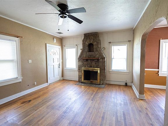 4th image of 207 N Lake St