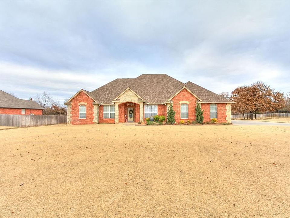 1st image of 726 Silver Tree Dr