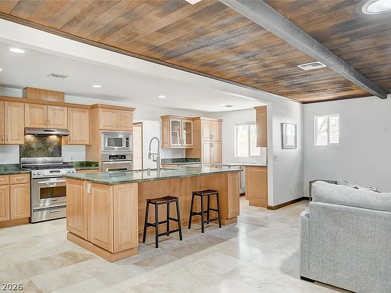 408 Lacy Ln — Photo 8