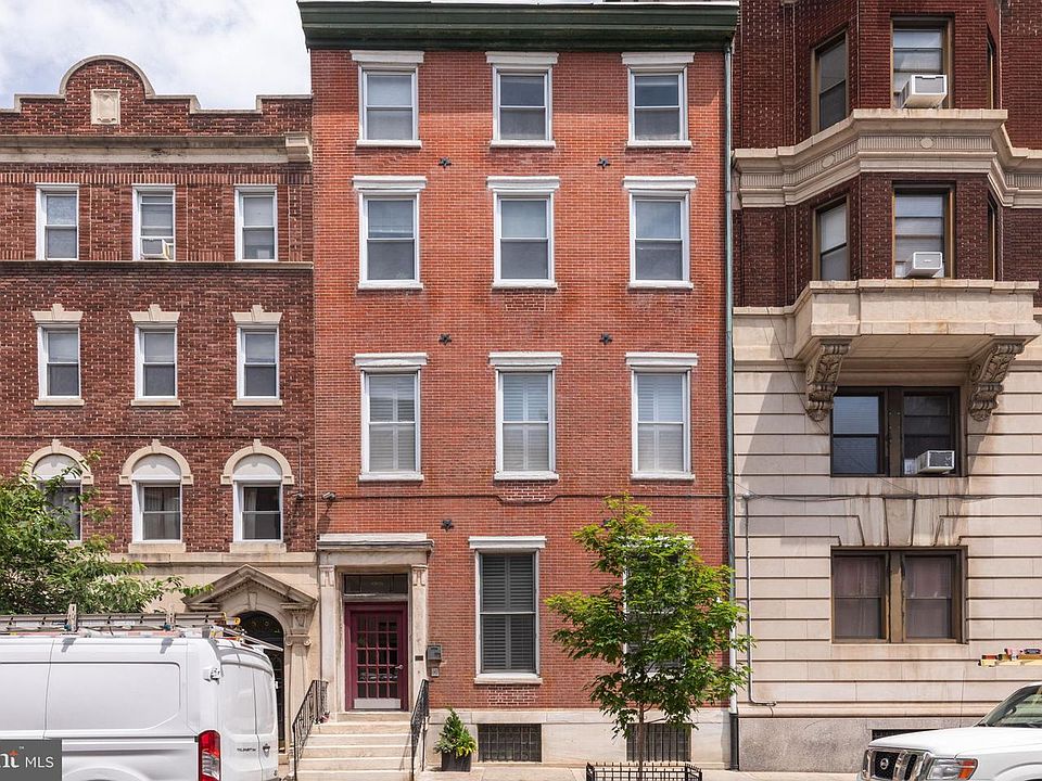 1st image of 1305 Spruce St #Townhouse 1c