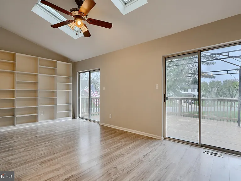 733 Reedy Cir — Photo 11