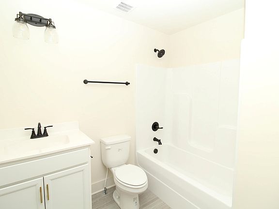 5th image of 135 Bogard Ln