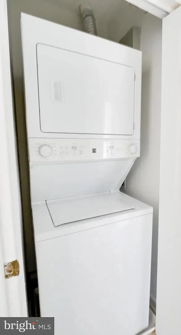 1 bed, 735 sqft, $1,900 — Photo 3