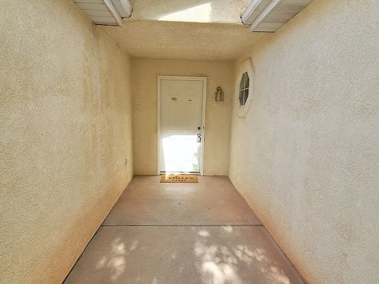 787 N Warm Springs Dr — Photo 4