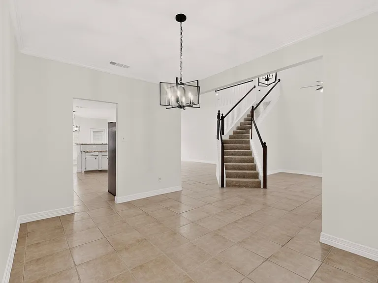 817 Edmonton Dr — Photo 8